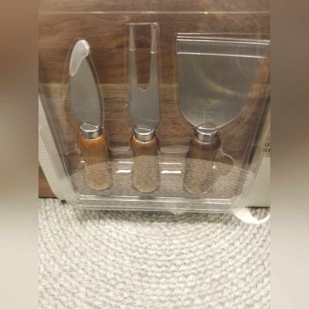 Cheese board and knife set